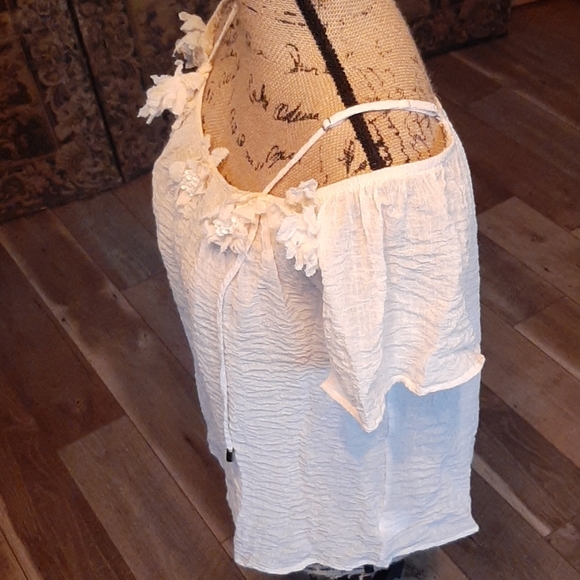Easel Los Angeles slightly sheer blouse M - Picture 3 of 7